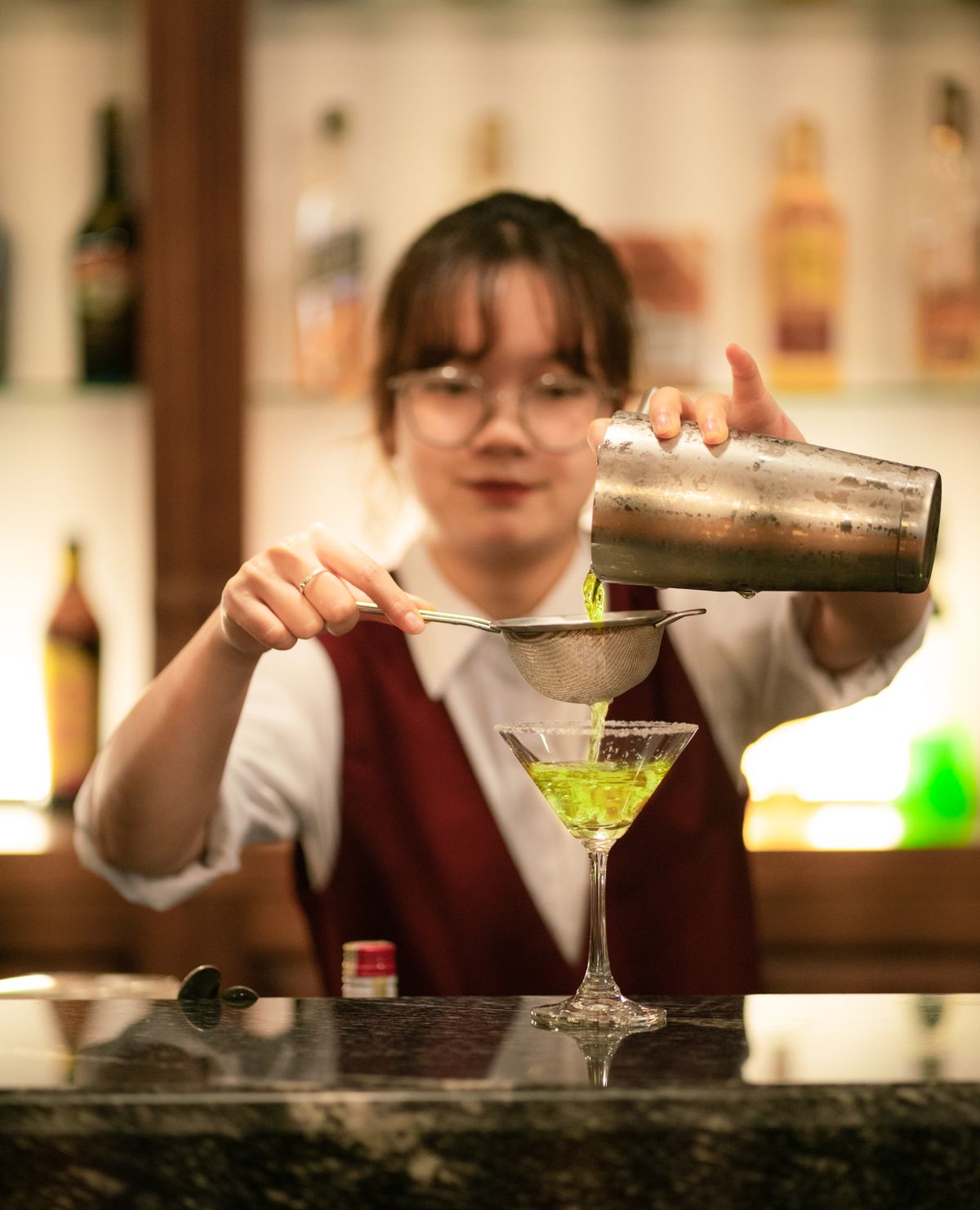 酒吧里的时尚客人